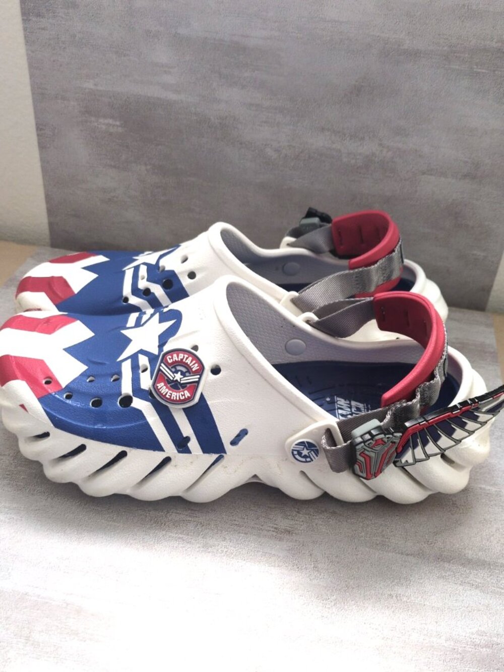 CROCS x Marvel 'Captain America' Echo Clogs Sam Wilson Mens 9